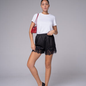 Short satiné en dentelle