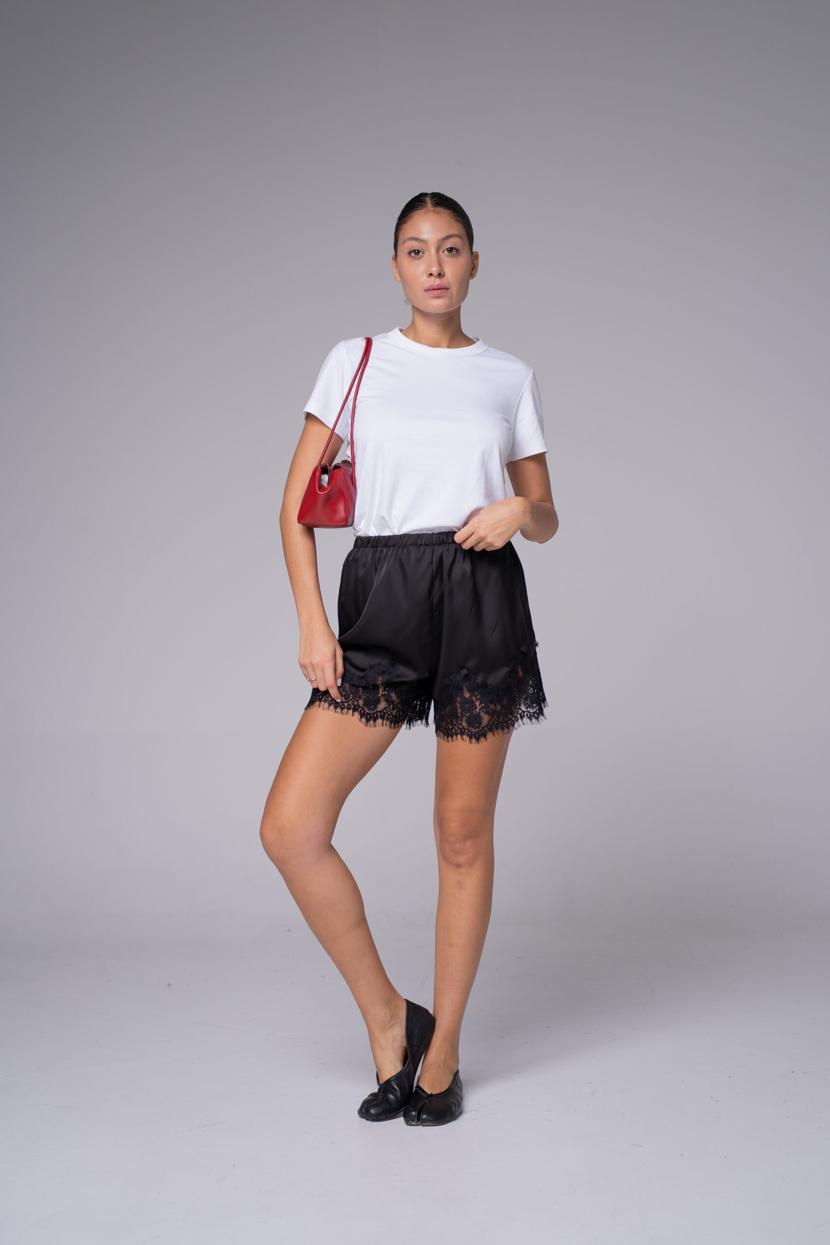 Short satiné en dentelle – photo 1